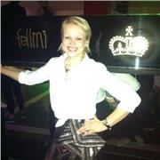 Laureata docente di pianoforte impartisce le lezioni individuali di tutti i livelli per bambini e adulti a domicilio (anche dello studente)